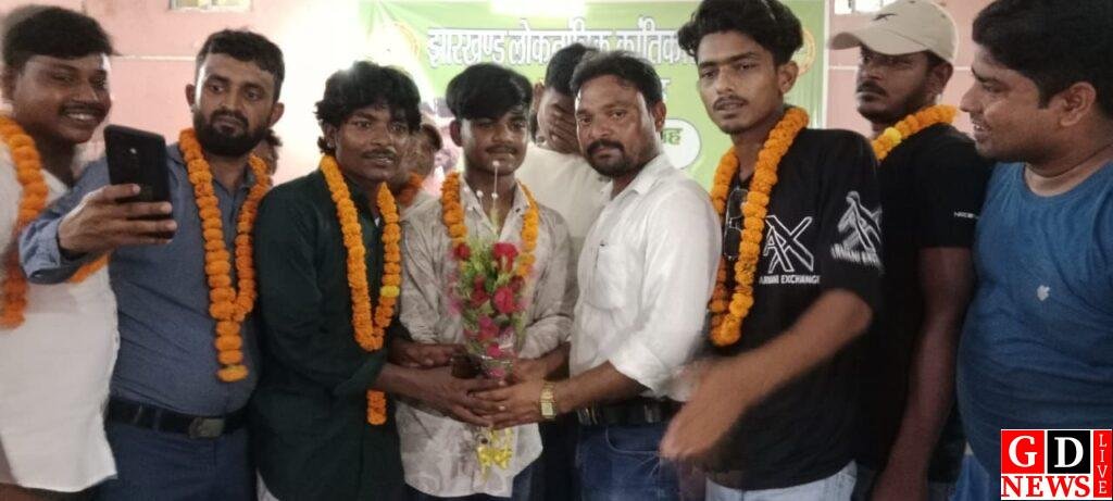 झारखंड लोकतांत्रिक क्रांतिकारी मोर्चा का सदस्यता अभियान सह सम्मान समारोह संपन्न, सैकड़ों कार्यकर्ता जुड़े। 14 img 20250922 wa00297298655283086419950