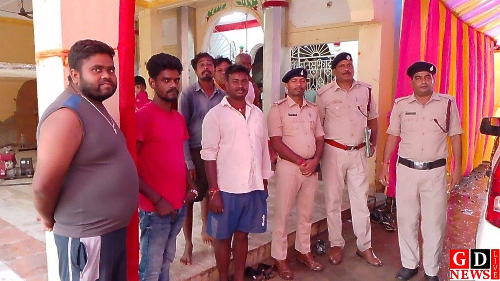 पूजा पंडालों की सुरक्षा को लेकर थाना प्रभारी व अग्निशमन विभाग की संयुक्त जांच। 13 img 20250922 wa00352649925289746433228
