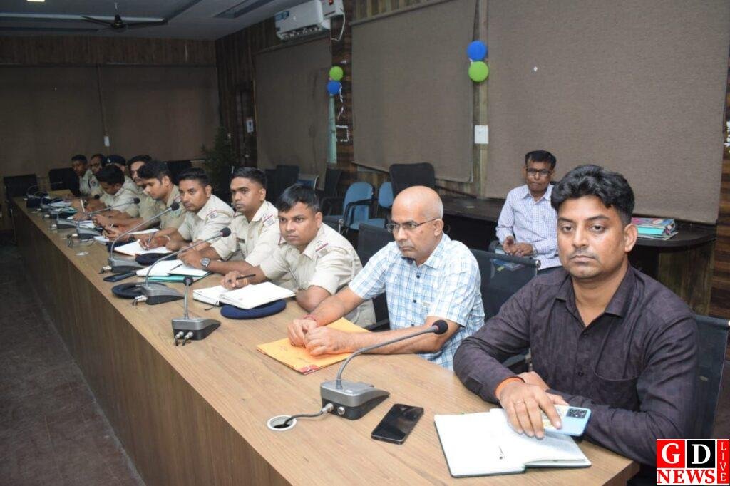 सड़क सुरक्षा की बैठक, अवैध वाहनों पर सख्त कार्रवाई, दुर्घटनाओं पर कड़ी नजर 13 img 20250923 wa00156573536732967112239