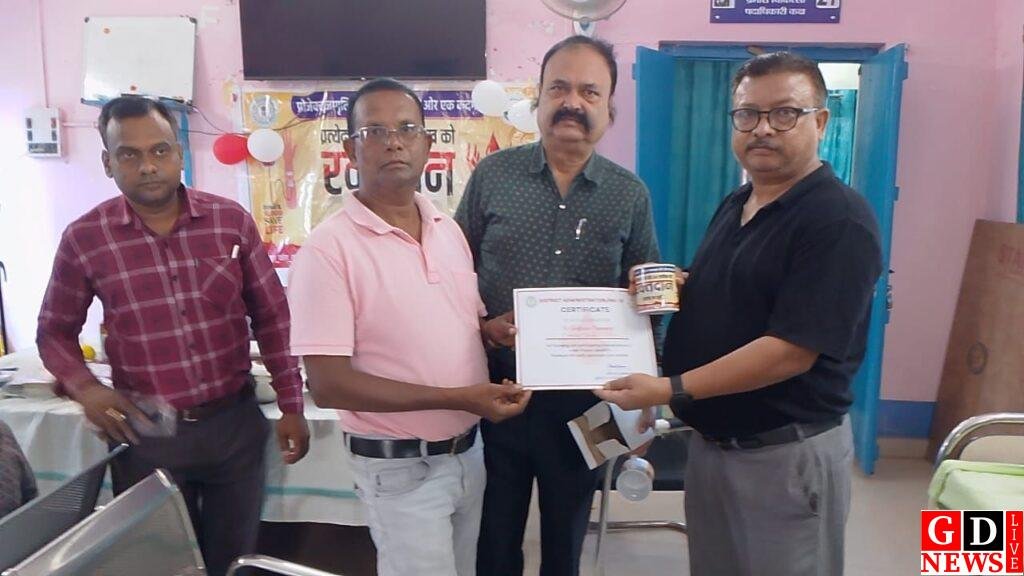 पाकुड़िया सामुदायिक स्वास्थ्य केंद्र में रक्तदान शिविर, बीडीओ और चिकित्सा प्रभारी ने किया उद्घाटन। 14 img 20250924 wa00334491055344072006717