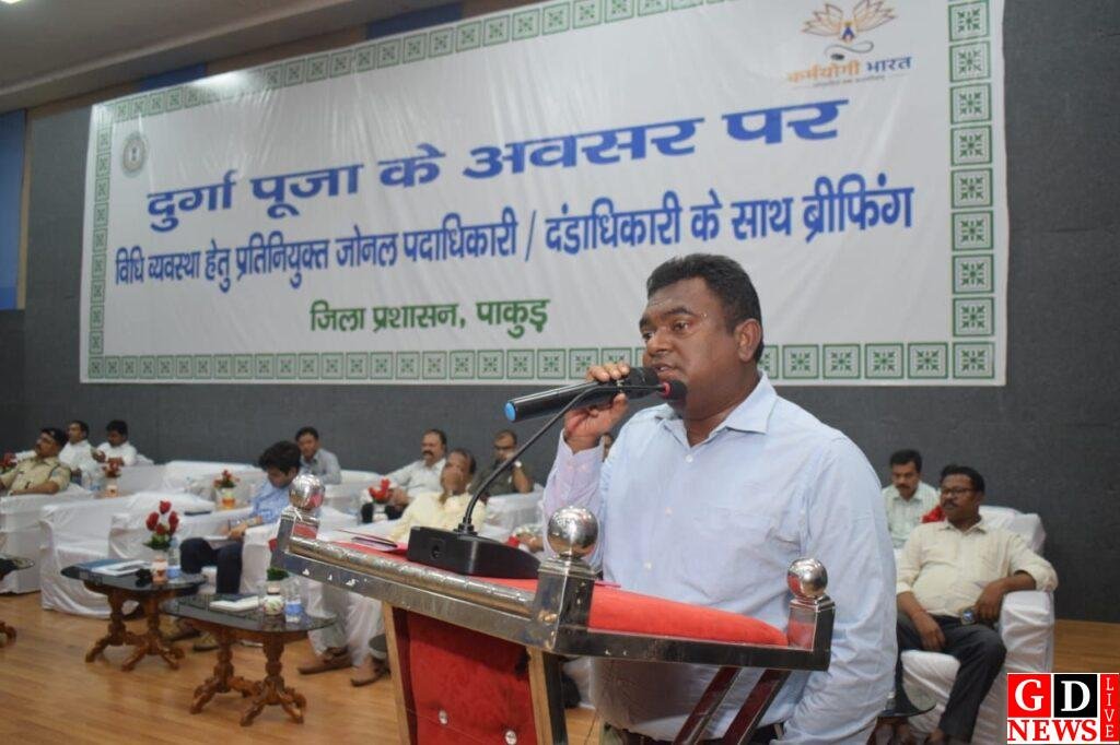 सौहार्दपूर्ण माहौल में मनाया जाएगा दुर्गापूजा का पर्व, उपायुक्त मनीष कुमार 13 img 20250929 wa00064617955104638445509