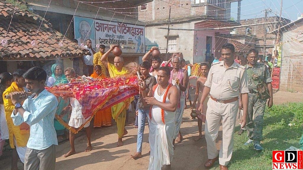 कलश स्थापना के साथ दुर्गापूजा प्रारंभ, मोंगला बान्ध मंदिर में 105 साल पुरानी परंपरा जारी। 13 img 20250929 wa00115581284232310911774