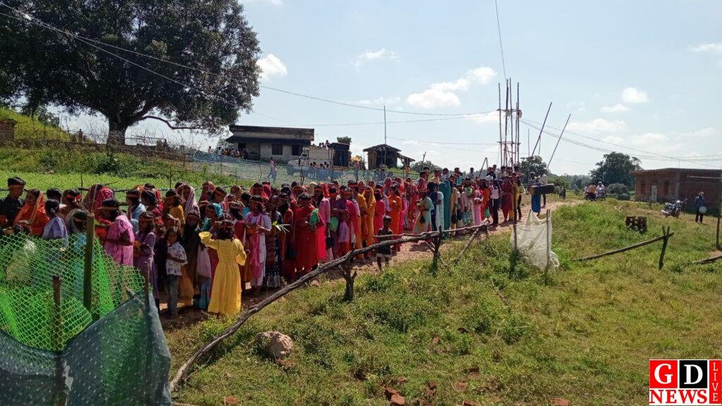 लावालौंग प्रखंड के रिमी पंचायत के ग्राम झरदाग में नवरात्रा की शत्मी दिन निकाली गई भव्य कलश यात्रा 14 img 20250929 wa00252205766816504504704