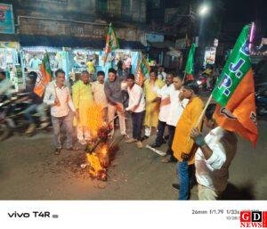 मुख्यमंत्री हेमंत सोरेन का पुतला दहन, भाजपा ने कहा जनविरोधी और दमनकारी हो चुकी है हेमंत सरकार। 11 IMG 20251029 WA0008