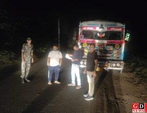 देर रात संयुक्त वाहन जांच अभियान, 19 भारी वाहनों पर कार्रवाई, उपायुक्त बोले– अवैध परिवहन पर सख्त निगरानी जारी रहेगी। 2 IMG 20251031 WA0012