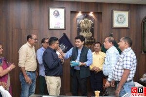 31 साल बाद मिली पदोन्नति, 22 लिपिक बने प्रधान लिपिक, उपायुक्त बोले, पदोन्नति जिम्मेदारी और भरोसे का प्रतीक। 11 IMG 20251031 WA0032