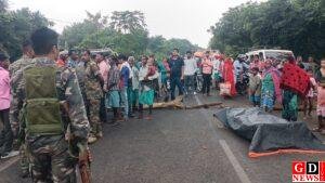 सड़क निर्माण में मनमाने भूमि अधिग्रहण के विरोध में रैयतों का हंगामा, घंटों जाम रहा पाकुड़-दुमका मार्ग। 1 IMG 20251031 WA0059