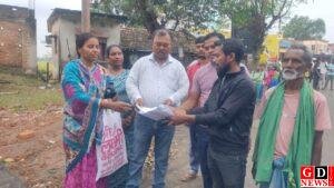 सड़क निर्माण में मनमाने भूमि अधिग्रहण के विरोध में रैयतों का हंगामा, घंटों जाम रहा पाकुड़-दुमका मार्ग। 3 IMG 20251031 WA0061