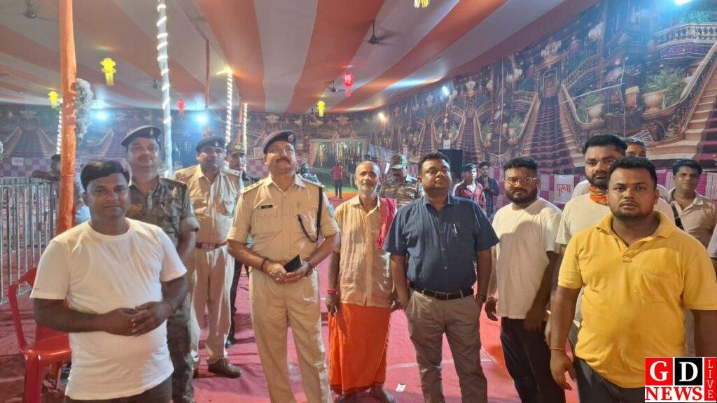तारापुर दुर्गा पूजा पंडाल का एसडीओ-एसडीपीओ ने किया निरीक्षण, सुरक्षा को लेकर दिए सख्त निर्देश 14 img 20251001 wa00151673766651997946315