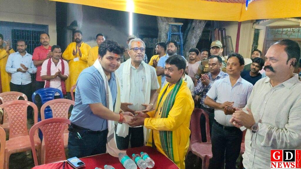 महेशपुर से पाकुड़िया तक दुर्गापूजा पंडालों का डीसी ने किया निरीक्षण, सुरक्षा-व्यवस्था पुख्ता रखने के निर्देश। 13 img 20251001 wa0018868807990308586577