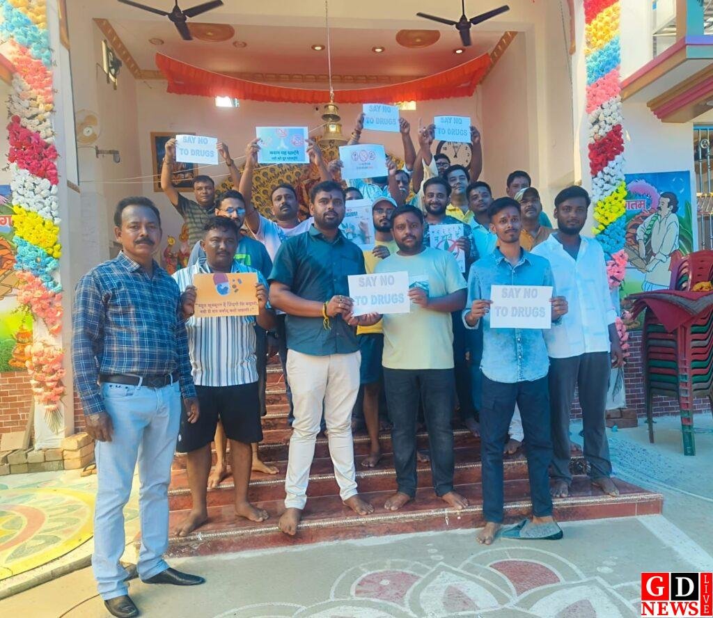 बलिहारपुर में नेताजी दुर्गोत्सव समिति ने युवाओं को नशा मुक्त जीवन की ओर प्रेरित किया। 13 img 20251001 wa00233869406889242239201