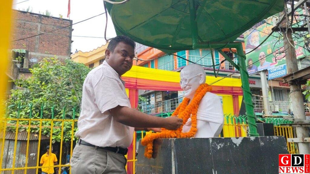 गांधी जयंती पर उपायुक्त ने महात्मा गांधी को दी भावभीनी श्रद्धांजलि, राष्ट्र निर्माण के आदर्शों को किया याद। 13 img 20251002 wa00124896369674769131316