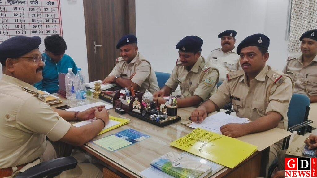 एसडीपीओ कार्यालय में हुई मासिक अपराध गोष्ठी, लंबित मामलों के जल्द निष्पादन का निर्देश 13 img 20251005 wa00128828971975315377376