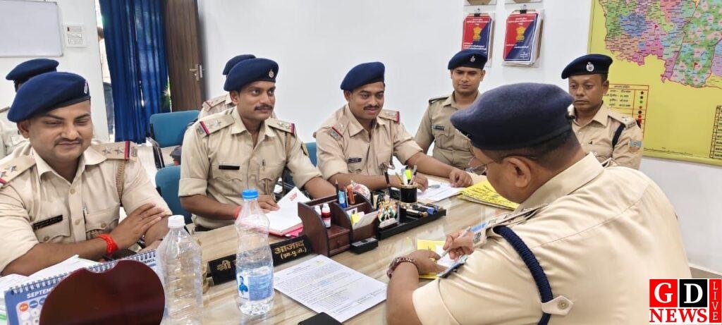 एसडीपीओ कार्यालय में हुई मासिक अपराध गोष्ठी, लंबित मामलों के जल्द निष्पादन का निर्देश 14 img 20251005 wa00141486308651977234737