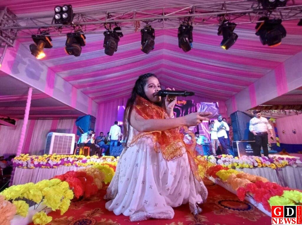 “चल के गंगिया डुबकी लगाए” पर झूमे श्रद्धालु, सांस्कृतिक संध्या में रचा भक्ति का माहौल। 13 img 20251005 wa00235943159153927314042