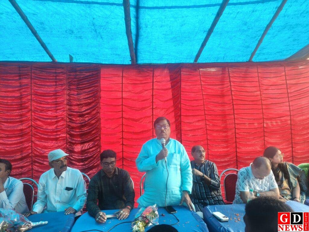 झामुमो प्रखंड समिति की बैठक में युवा, महिला, अल्पसंख्यक, बुद्धिजीवी और किसान मोर्चा का गठन। 13 img 20251005 wa0055548076726090080094