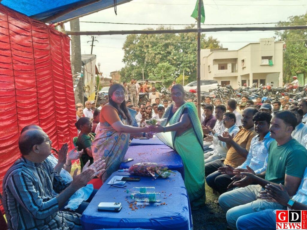 झामुमो प्रखंड समिति की बैठक में युवा, महिला, अल्पसंख्यक, बुद्धिजीवी और किसान मोर्चा का गठन। 14 img 20251005 wa00582319450926257969121