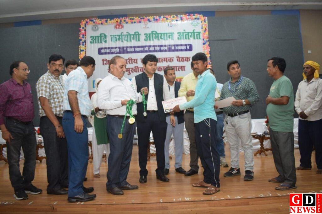 आदि कर्मयोगी अभियान में झलकी समर्पण की मिसाल, उपायुक्त बोले— हर घर तक पहुंचे स्वस्थ जीवन का संदेश 14 img 20251006 wa00163442139286530730180