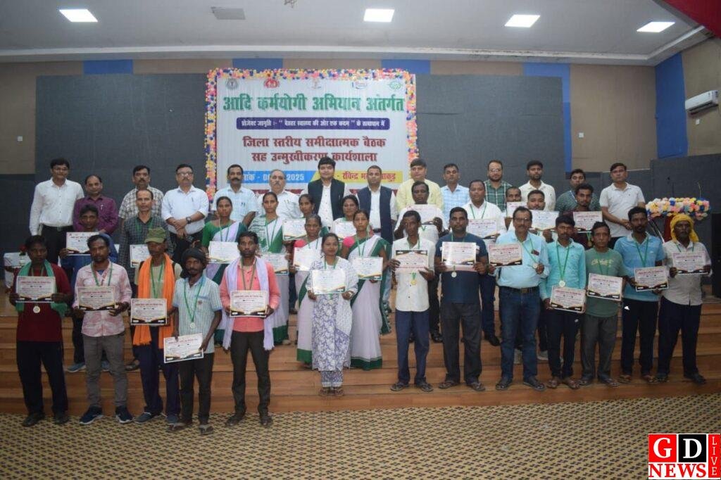 आदि कर्मयोगी अभियान में झलकी समर्पण की मिसाल, उपायुक्त बोले— हर घर तक पहुंचे स्वस्थ जीवन का संदेश 13 img 20251006 wa00177334644737075972749