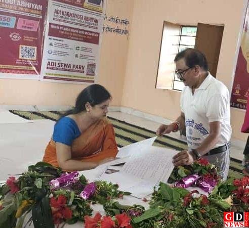 आदि कर्मयोगी अभियान के तहत राज्य नोडल अधिकारी ने डांगापाड़ा में ग्रामीण विकास का किया औचक निरीक्षण। 13 img 20251008 wa00144655572751077186573