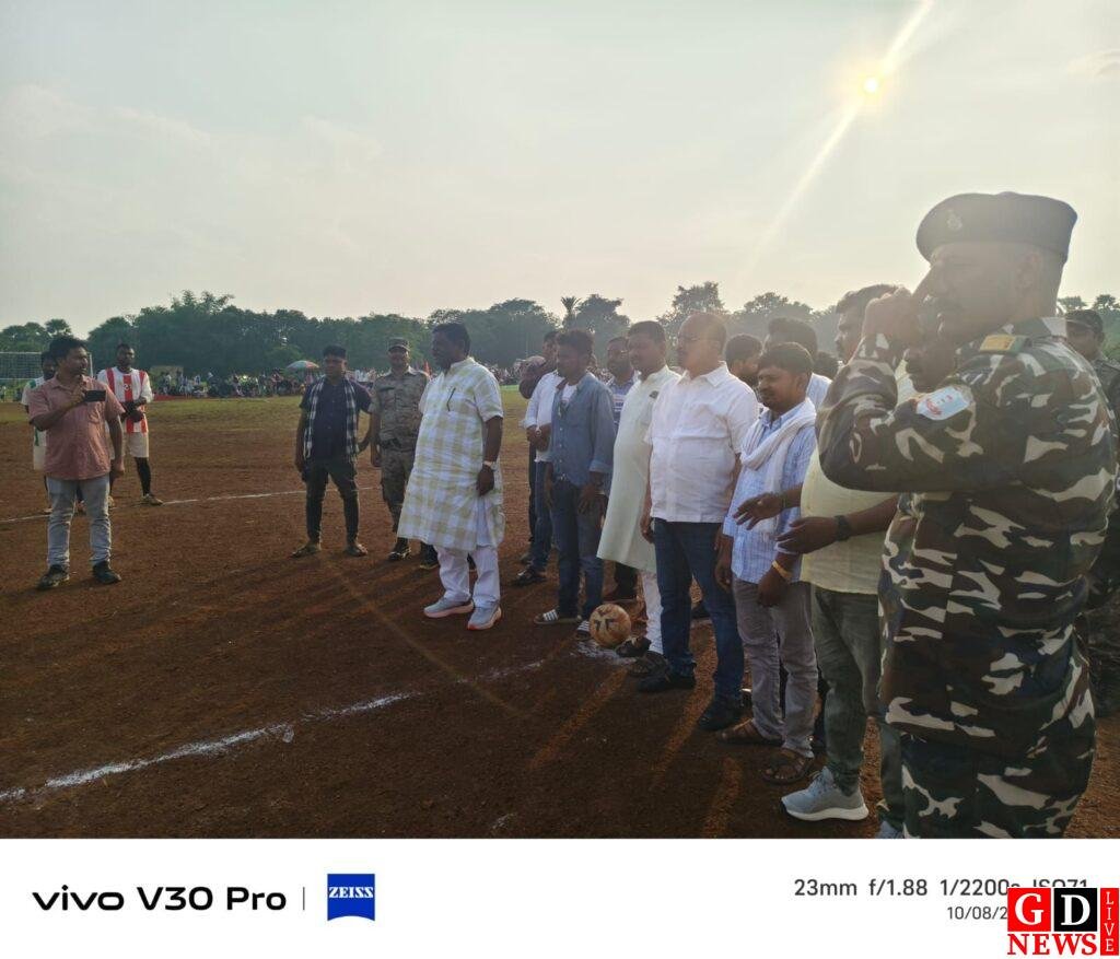 विधायक ने फाइनल फुटबॉल मुकाबले का किया उद्घाटन। 13 img 20251008 wa00165792561339961031331
