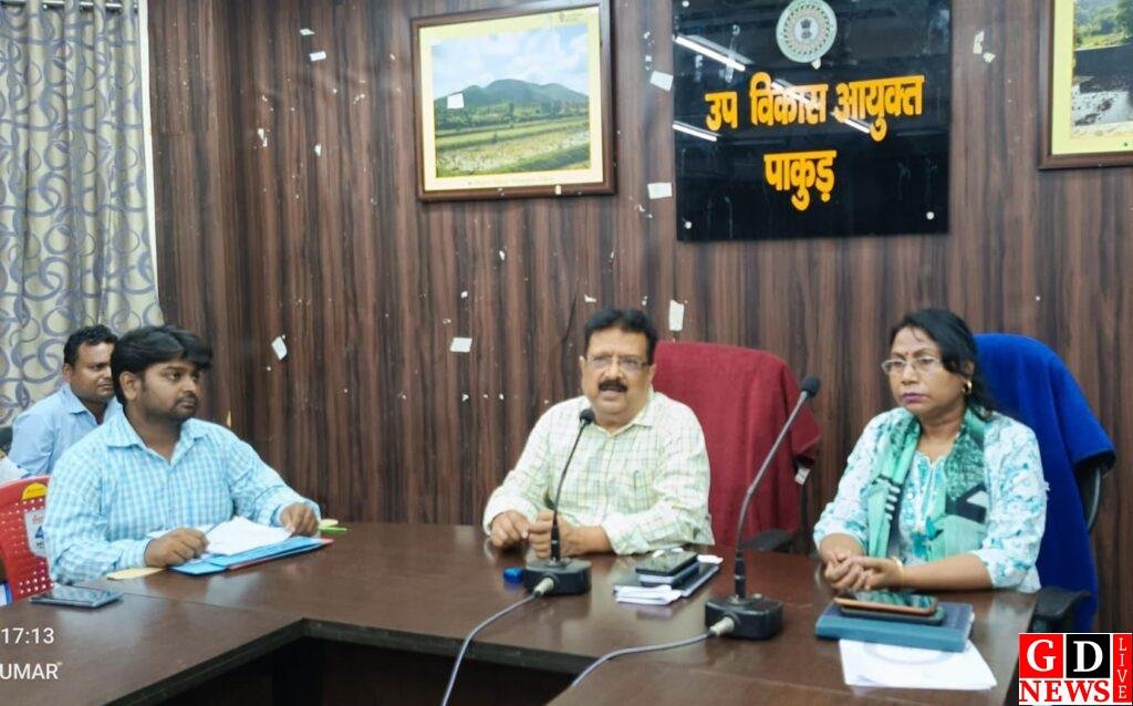 सावित्रीबाई फुले किशोरी समृद्धि योजना पर डीडीसी ने की बैठक, शिक्षकों को दिए जरूरी निर्देश। 14 img 20251008 wa00254009799437670022620