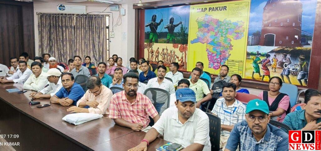 सावित्रीबाई फुले किशोरी समृद्धि योजना पर डीडीसी ने की बैठक, शिक्षकों को दिए जरूरी निर्देश। 13 img 20251008 wa00265101055752038507670