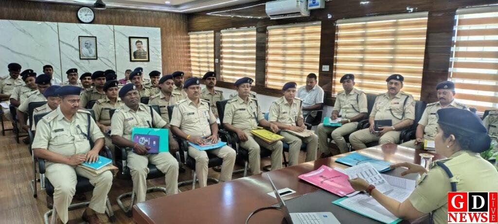 त्योहारों में सुरक्षा, अपराध पर सख्ती, एसपी ने पुलिस को दी कड़ी हिदायत। 13 img 20251010 wa00196269477865689718884