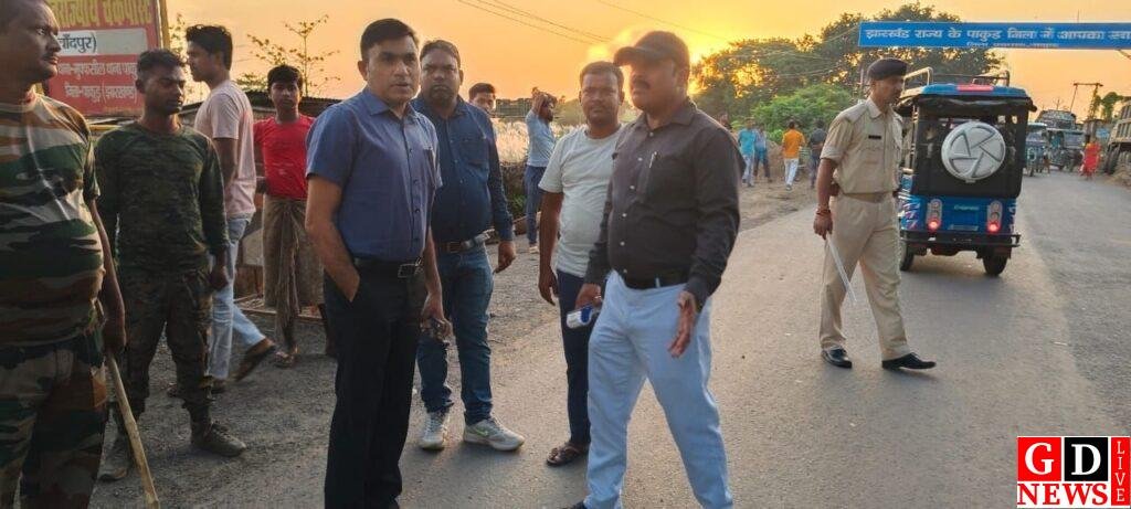 पश्चिम बंगाल से आए टोटो पर पाकुड़ में कार्रवाई, नियम तोड़े तो ऑनलाइन चालान से वसूले हजारों रुपए। 14 img 20251010 wa003498519403287320812