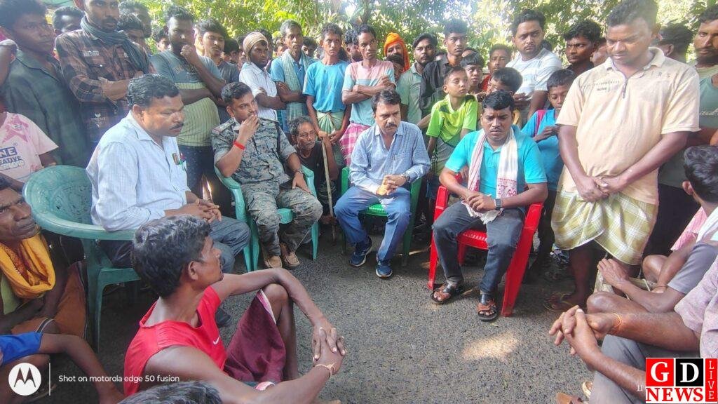 पत्थर लदा हाइवा घर में पलटा, सो रहे व्यक्ति की दर्दनाक मौत, आक्रोशित ग्रामीणों ने घंटों किया सड़क जाम। 14 img 20251011 wa00013675295664825391149