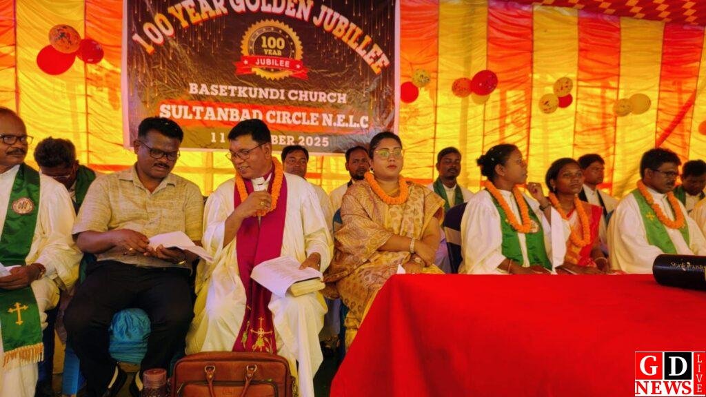 बासेतकुण्डी चर्च ने मनाया 100 साल का गौरवशाली सफर, उपासना मरांडी ने कहा ईसाई समाज मानवता की मिसाल। 13 img 20251011 wa00072646763348088913127