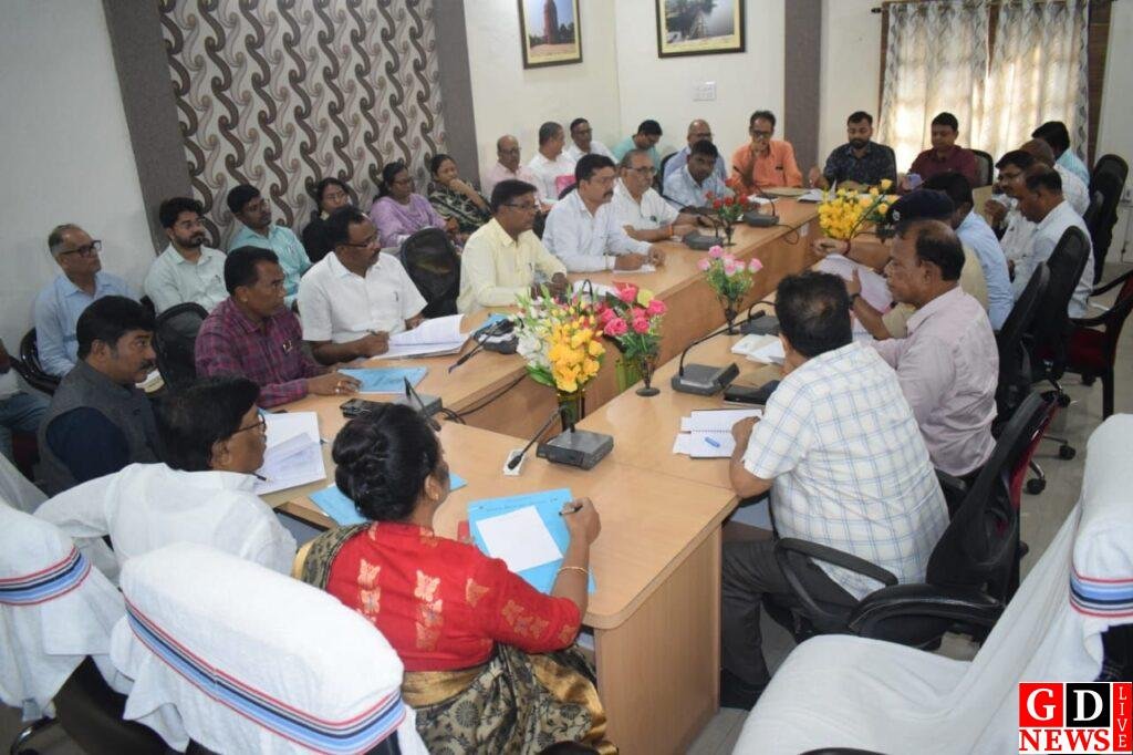 सभापति की अध्यक्षता में पाकुड़ में बड़ी समीक्षा बैठक, योजनाओं को अंतिम व्यक्ति तक पहुँचाने का दिया निर्देश। 13 img 20251011 wa00216728366910892193195