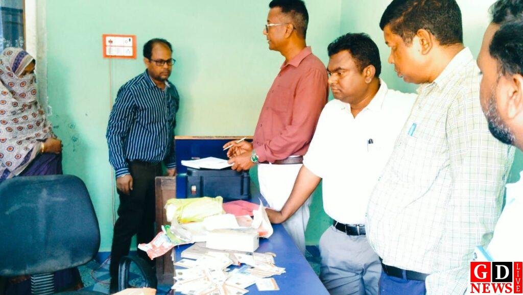 खबर का असर: फर्जी आधार कार्ड बनाने वालों पर प्रशासन की कार्रवाई, कई ठिकानों पर छापेमारी। 13 img 20251012 wa00144574389494506003623