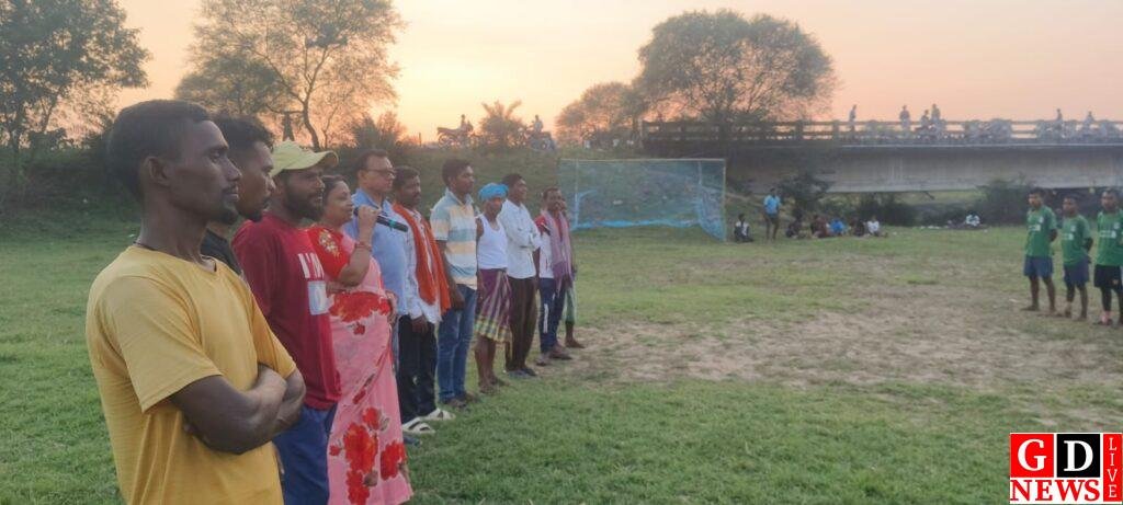 सितपुर टीम ने जीता फुटबॉल टूर्नामेंट, जिला परिषद अध्यक्ष जूली हेंब्रम ने खिलाड़ियों का बढ़ाया हौसला। 13 img 20251012 wa00175446528682265812031