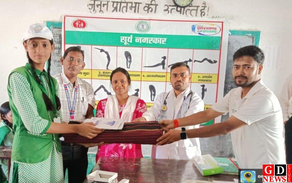 आयुष विभाग की पहल, पाकुड़ जिले के 10 विद्यालयों के 50 छात्र बने “योग मित्र” 14 img 20251014 wa00074126780468918610637