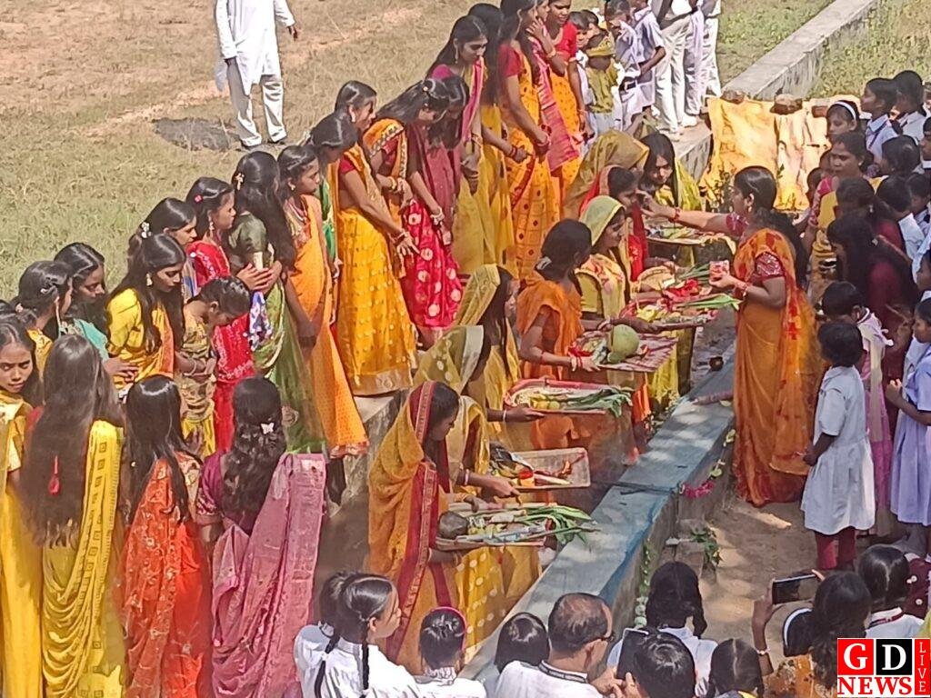 सरस्वती शिशु विद्या मन्दिर कुन्दरिया, सारूबेडा मे दीपावली एवं छठ पूजा की रही शोभा 15 img 20251018 wa00965699486030619335143