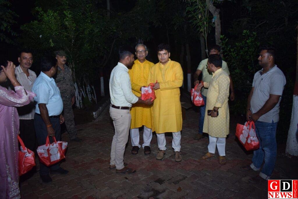 डीसी मनीष कुमार ने बांटी खुशियाँ, दीपावली पर बच्चों, बुजुर्गों और मरीजों संग मनाया त्योहार 14 img 20251020 wa00252696891038921489102