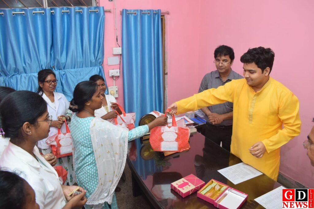 डीसी मनीष कुमार ने बांटी खुशियाँ, दीपावली पर बच्चों, बुजुर्गों और मरीजों संग मनाया त्योहार 16 img 20251020 wa00288963340763023508444