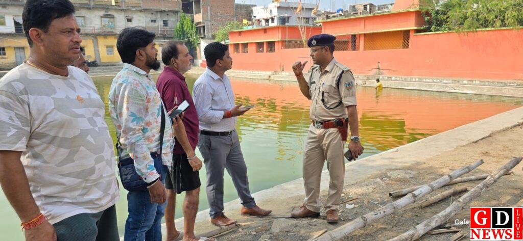 छठ घाटों पर सुरक्षा व्यवस्था की तैयारियों का लिया जायजा, अंचल अधिकारी ने कहा, श्रद्धालु करें शांतिपूर्वक पूजा, प्रशासन पूरी तरह अलर्ट। 13 img 20251025 wa00061055607527350550375