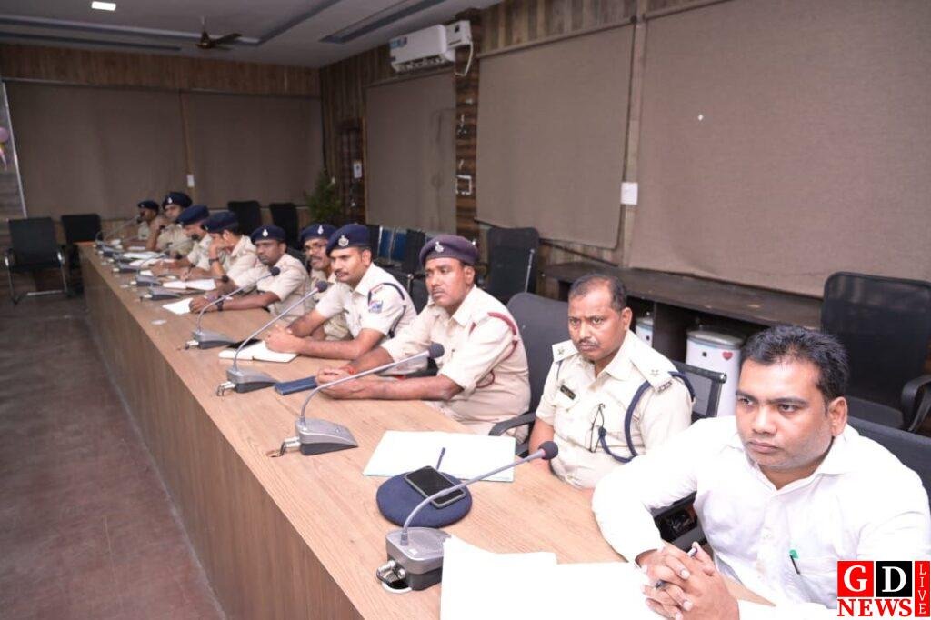 अवैध खनन और परिवहन पर सख्त होगी कार्रवाई, उपायुक्त ने टास्क फोर्स को जीरो टॉलरेंस पर काम करने का दिया निर्देश। 13 img 20251031 wa00056862046169913706661