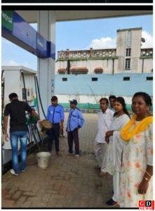 फ्यूल पंप का औचक निरीक्षण, पेट्रोल-डीजल की गुणवत्ता व मात्रा सही पाई गई। 3 IMG 20251106 WA0013