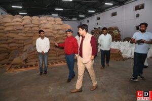 भंडारण से वितरण तक पारदर्शिता पर फोकस, उपायुक्त ने जेएसएफसी गोदाम में ली खाद्यान्न व्यवस्था की पूरी क्लास। 11 IMG 20251112 WA0004