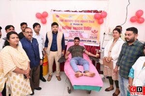 राज्य स्थापना दिवस पर उपायुक्त ने किया रक्तदान जागरूकता रथ का शुभारंभ, स्वैच्छिक रक्तदान शिविर में बढ़-चढ़कर किया गया रक्तदान। 5 IMG 20251112 WA0011