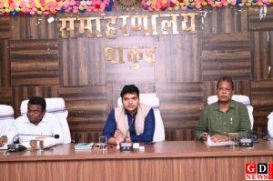 उपायुक्त मनीष कुमार ने कोल कंपनियों को दिए सख्त निर्देश — सिर्फ खनन नहीं, प्रभावित गांवों के विकास में भी निभाएं जिम्मेदारी। 1 IMG 20251113 WA0005