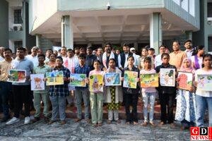 झारखंड स्थापना दिवस पर बच्चों की कला का कमाल, समाहरणालय बना रंगों की जीवंत गैलरी। 11 IMG 20251114 WA0035