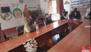 चलंत लोक अदालत सह विधिक जागरूकता शिविर में लोगों को प्राधिकार से मिलने वाली निःशुल्क कानूनी सेवाओं की दी गई विस्तृत जानकारी। 6 IMG 20251124 WA0014