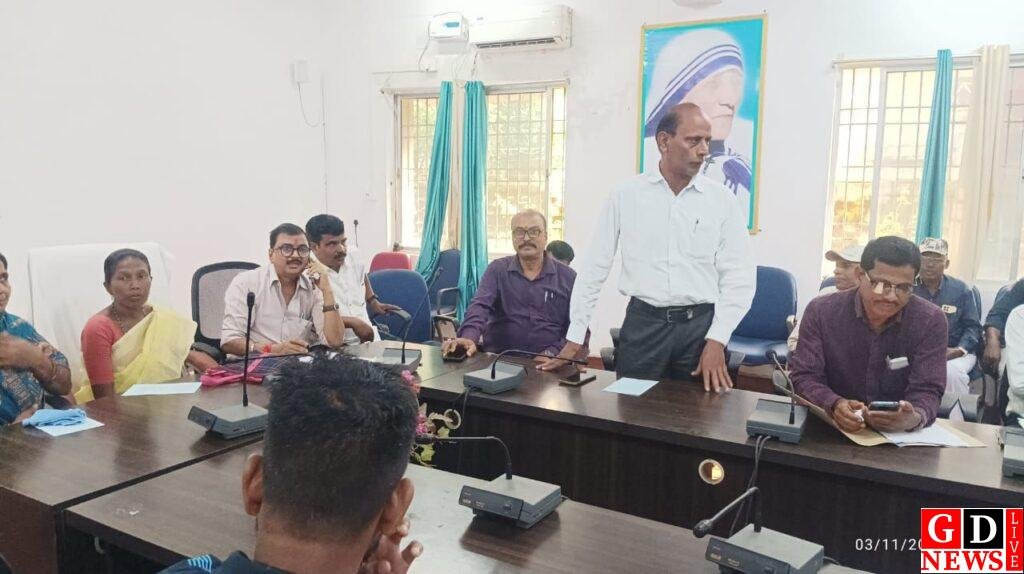 जस्टिस ऑन व्हील पहुँचा लिट्टीपाड़ा — ग्रामीणों को मिली कानूनी जागरूकता की राह। 13 img 20251103 wa00293877596646789166962