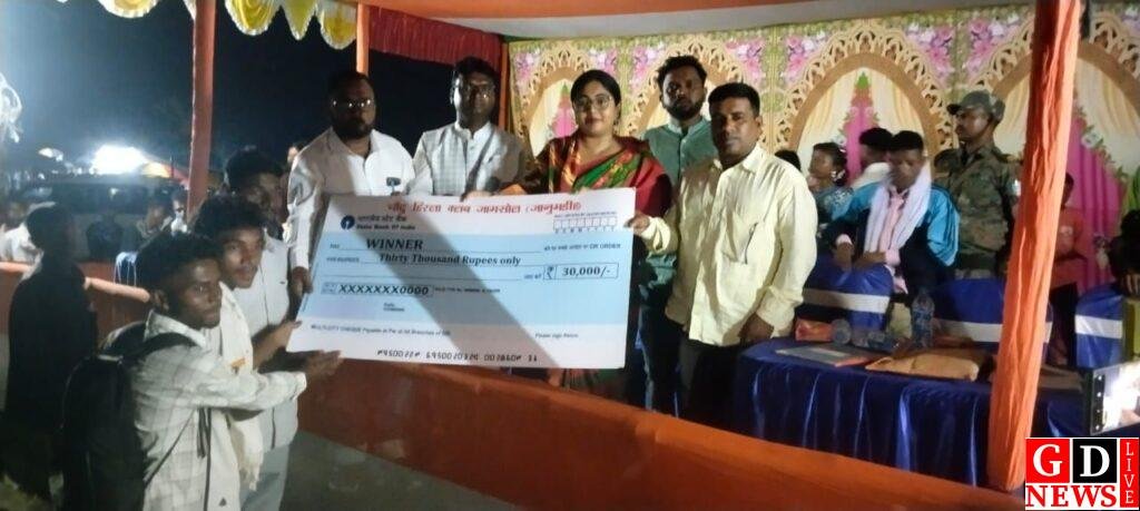 उपासना मरांडी ने कहा , खेल भावना से ही बनता है मजबूत समाज, युवाओं को सरकार की योजनाओं का उठाना चाहिए लाभ। 13 img 20251105 wa00321936380909572946509