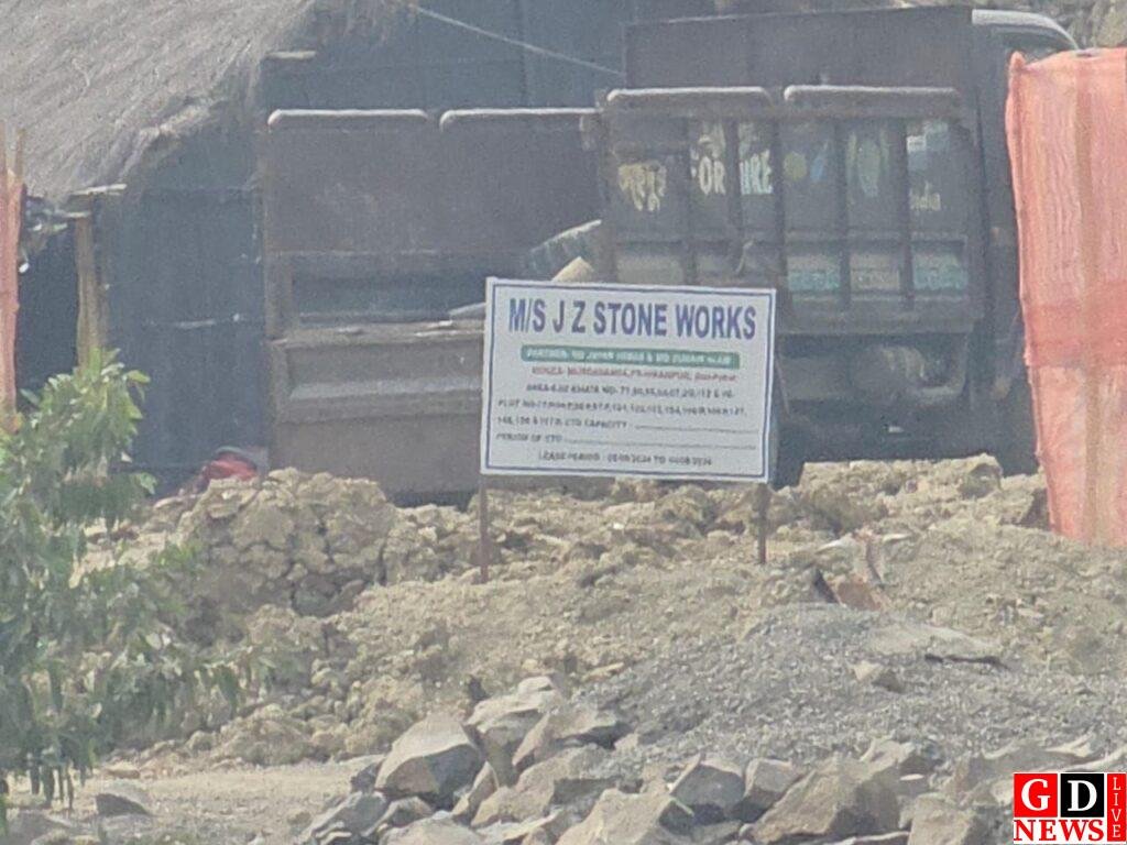 केनाल में मिट्टी डाल खदान मालिक ने बनाई सड़क बदला! मिट्टी से पाट दी सिंचाई की जीवनरेखा,किसानों में आक्रोश। 13 img 20251107 wa00333091592566516966262