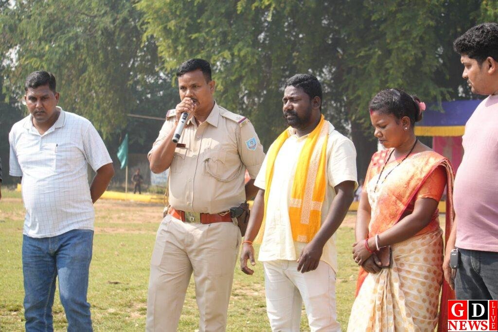 प्रारम्भिक मैच में लिट्टीपाड़ा ने अमड़ापाड़ा टीम को हराया। 8 img 20251109 wa00135651509147097284776